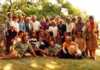 Martinus with young people in a castle park outside of Copenhagen, presumably in 1977. The get-together had a duration of approximately two hours and Martinus among other things spoke about the spiral cycle.